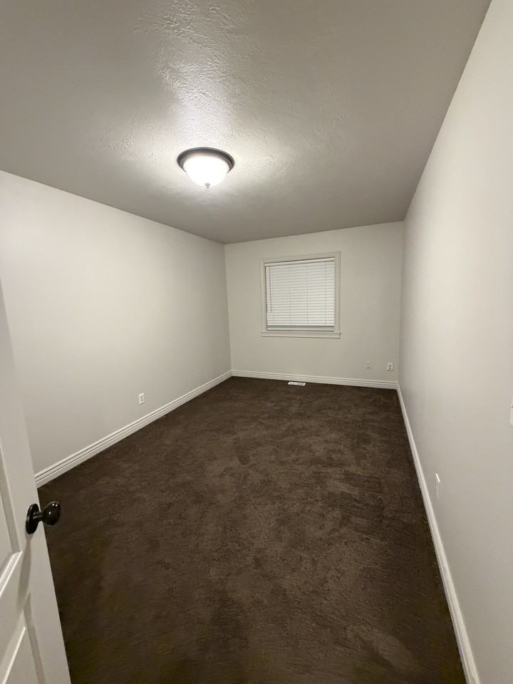 565 565 Pioneer Road - 52Unit 52 #52 - Photo 5 of 17