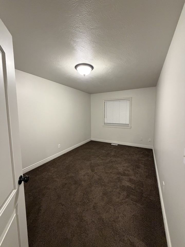 565 565 Pioneer Road - 52Unit 52 #52 - Photo 6 of 17