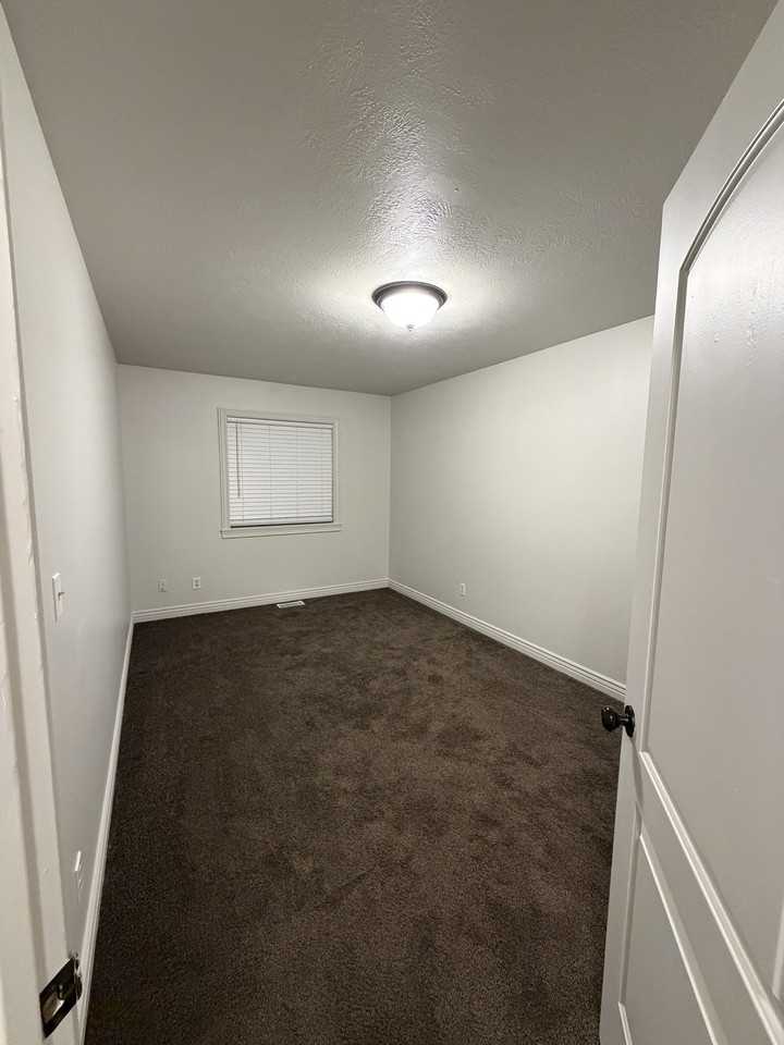 565 565 Pioneer Road - 52Unit 52 #52 - Photo 7 of 17