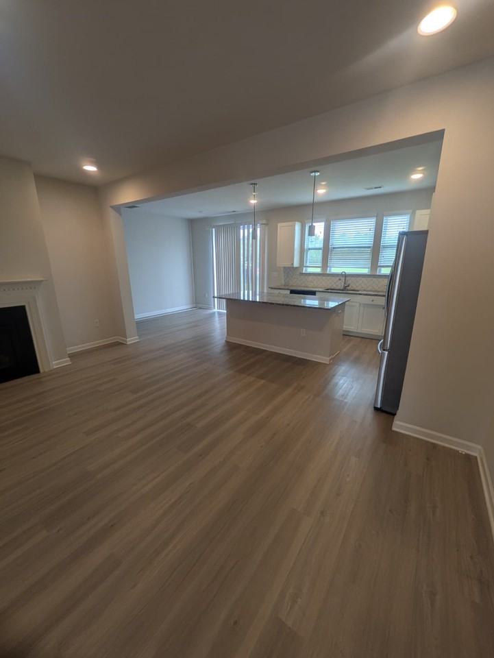784 Amarra Dr #1 - Photo 3 of 32