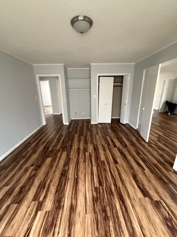 Willowbrook #C - Photo 2 of 10