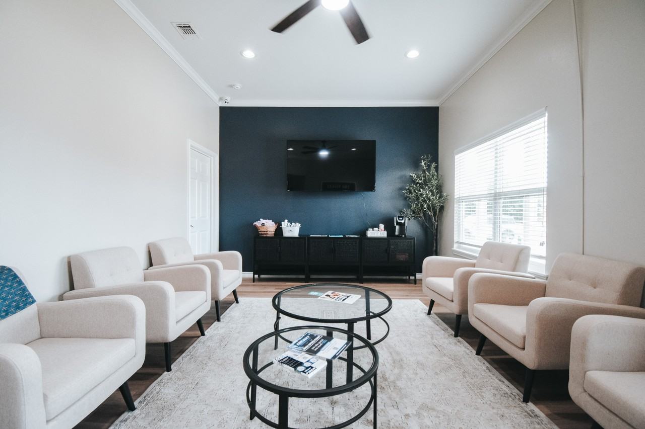 202 Northcross St - Photo 6 of 11