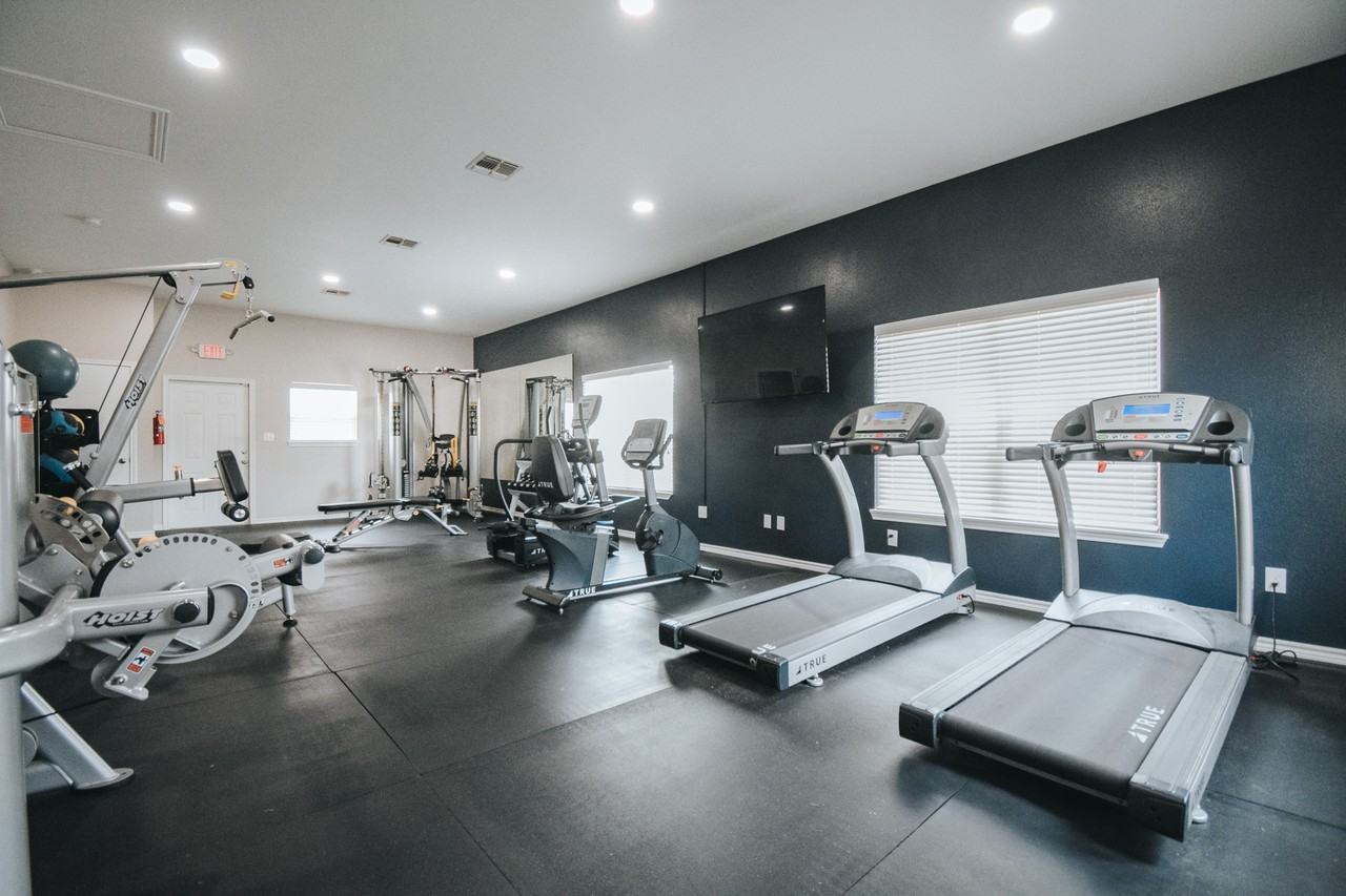 202 Northcross St - Photo 7 of 11