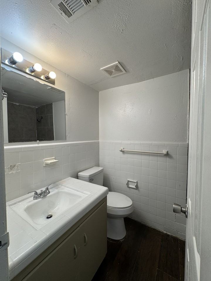 416 416 East Dunn AvenueUnit 3 #3 - Photo 4 of 7