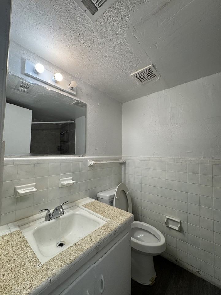 414 414 East Dunn AvenueUnit 3 #3 - Photo 4 of 7