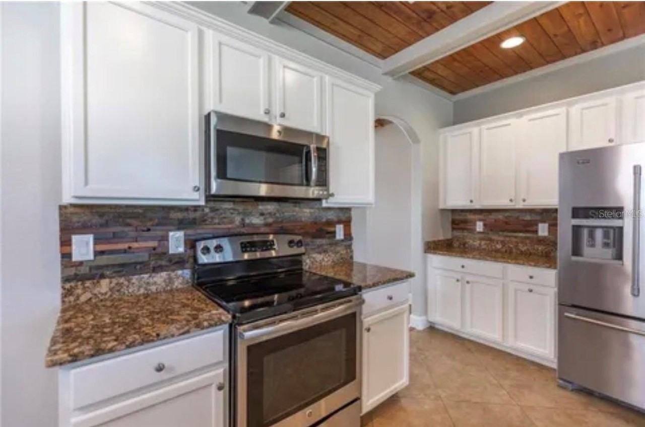 6914 Quiet Creek Dr - Photo 7 of 31