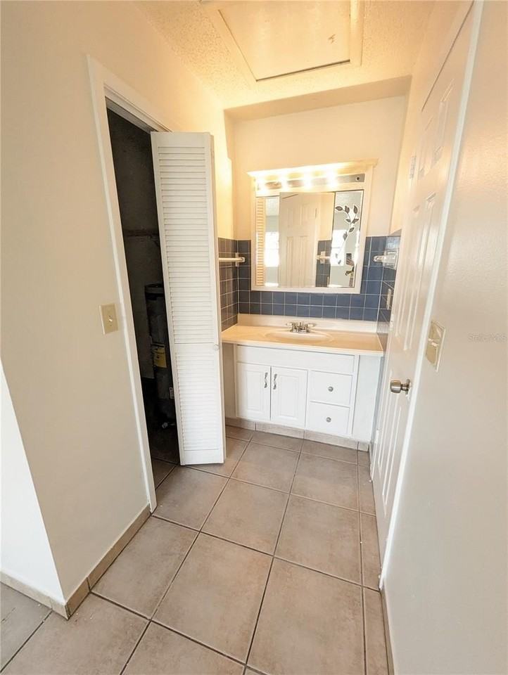 4520 68th St W #B - Photo 7 of 8