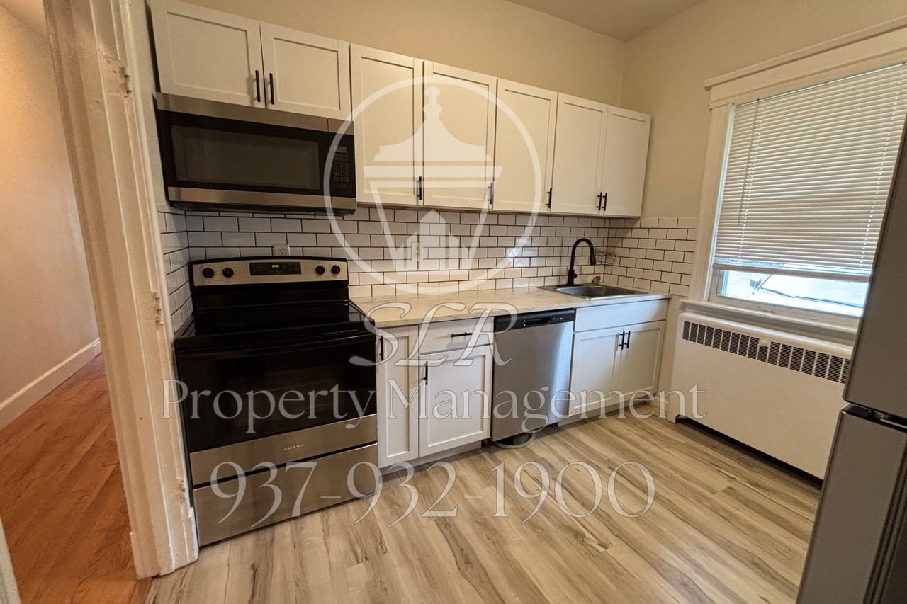 203 S Broad St #B - Photo 4 of 17