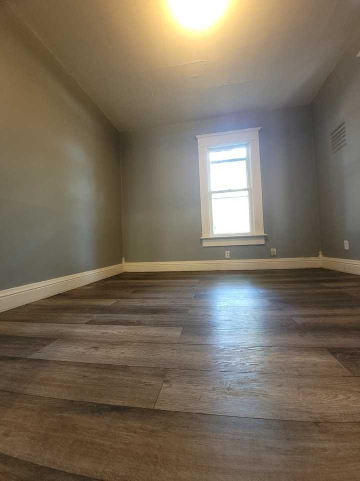 1124 West Koenig Street #1 - Photo 3 of 7