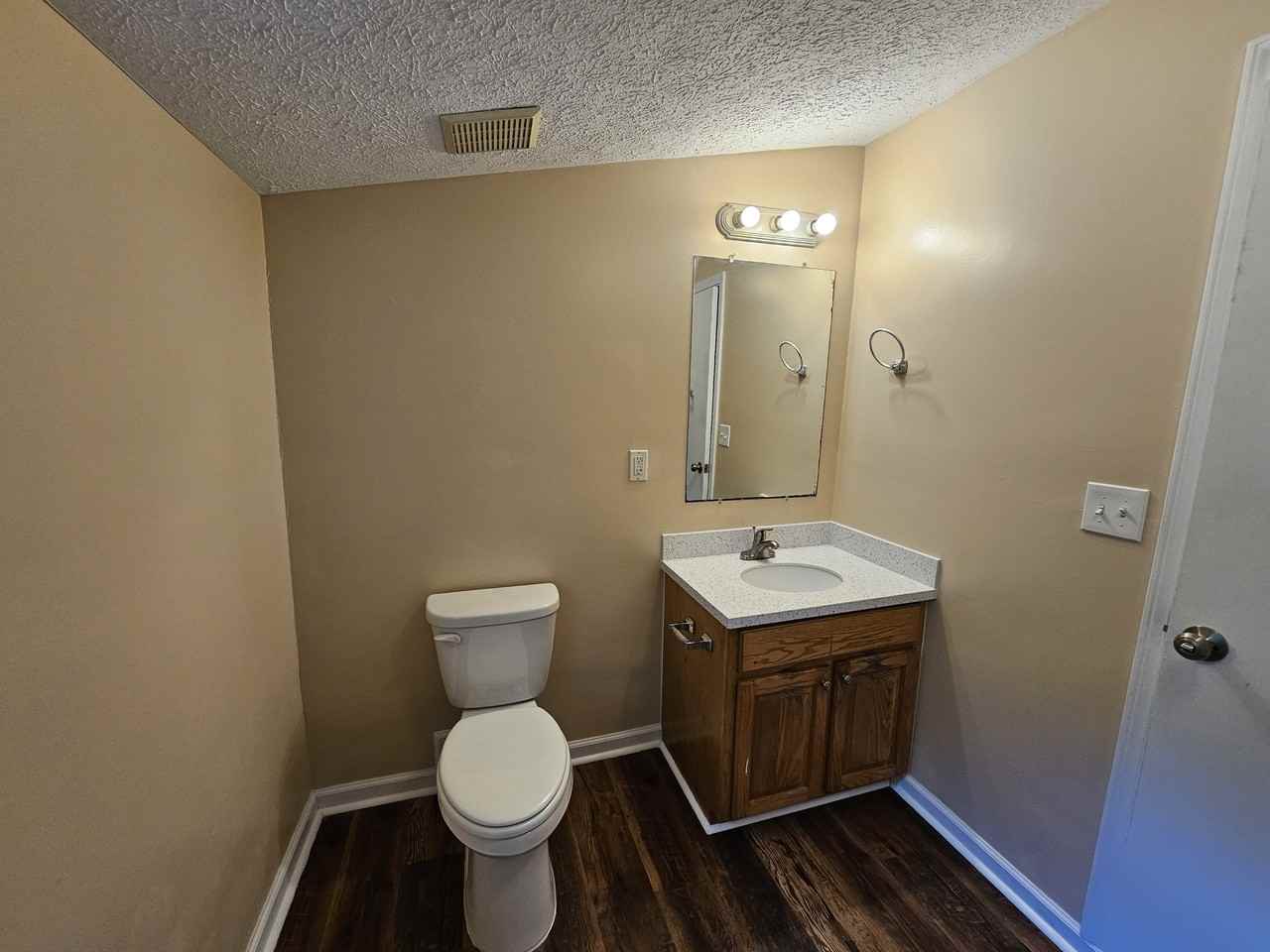 906 Virginia Ave #1 - Photo 4 of 9