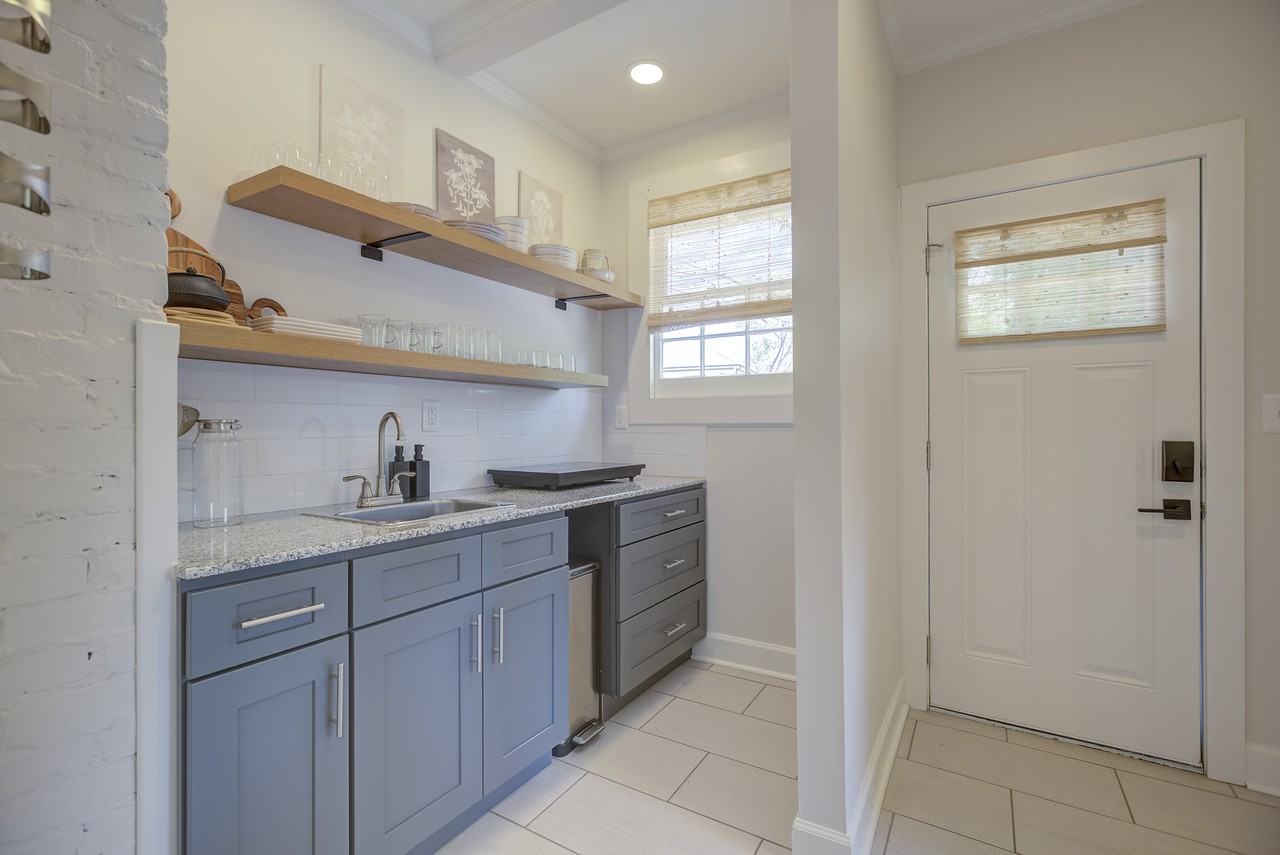 1613 South Mint Street #C - Photo 3 of 11