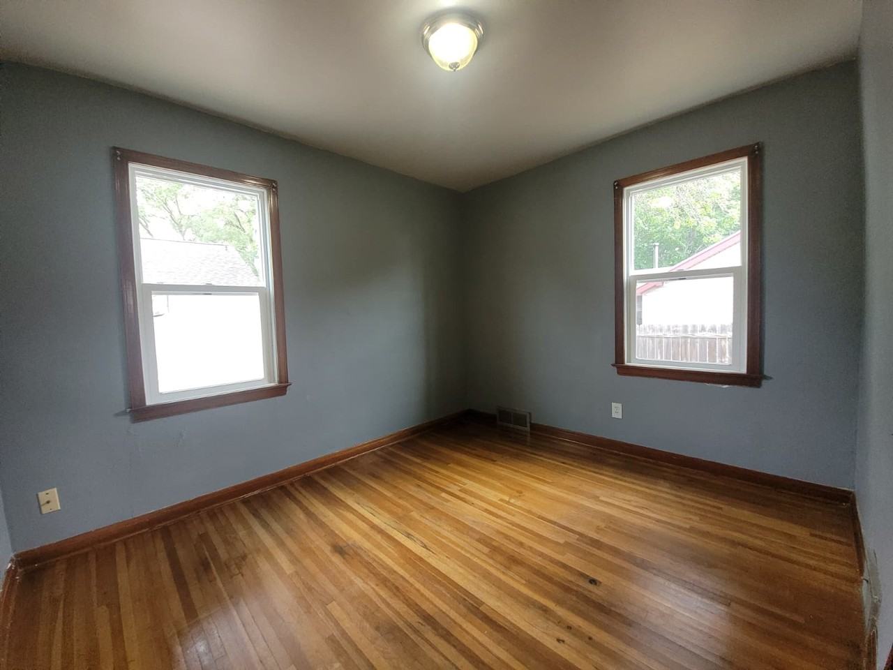 3115 E Seedling Mile Rd #1 - Photo 5 of 9