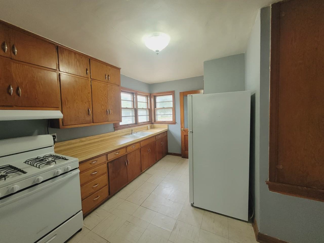 415 North Washington Street #1 - Photo 4 of 10