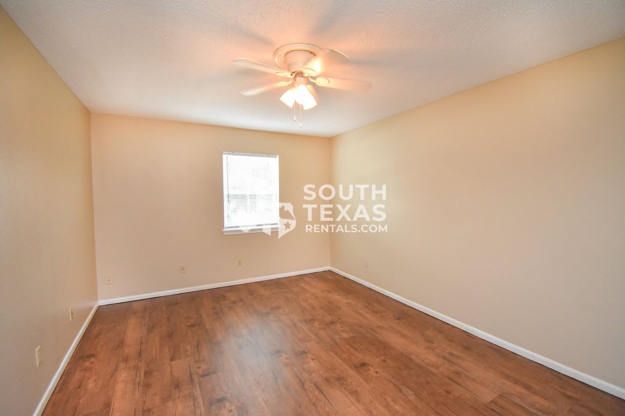 609 609 Sherwood DrApt D #609D - Photo 6 of 6