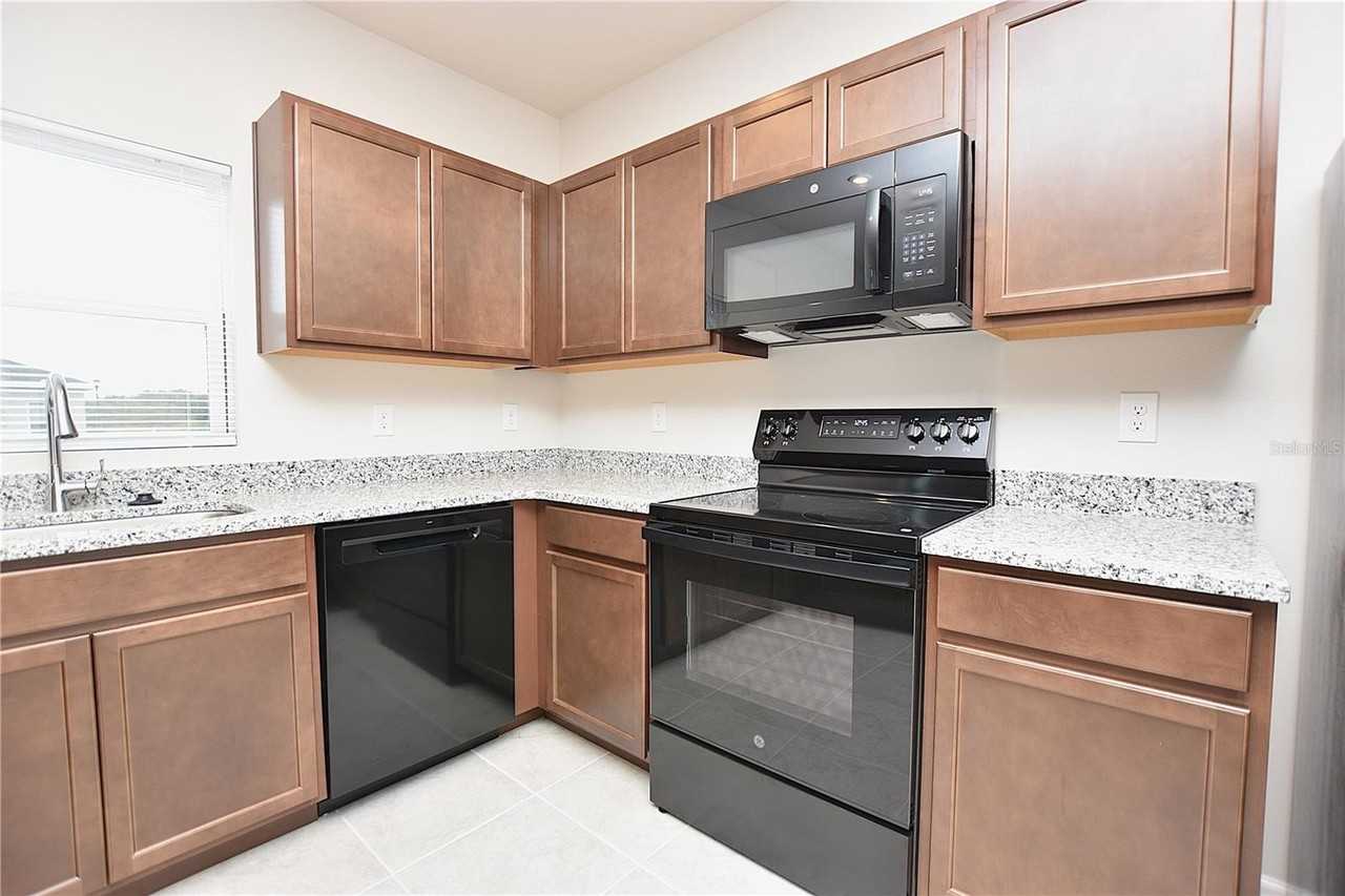 622 Manchester Path - Photo 6 of 46