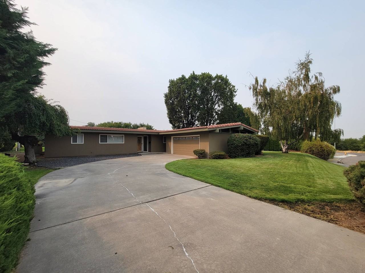 305 N Quincy Pl #1 - Photo 3 of 36