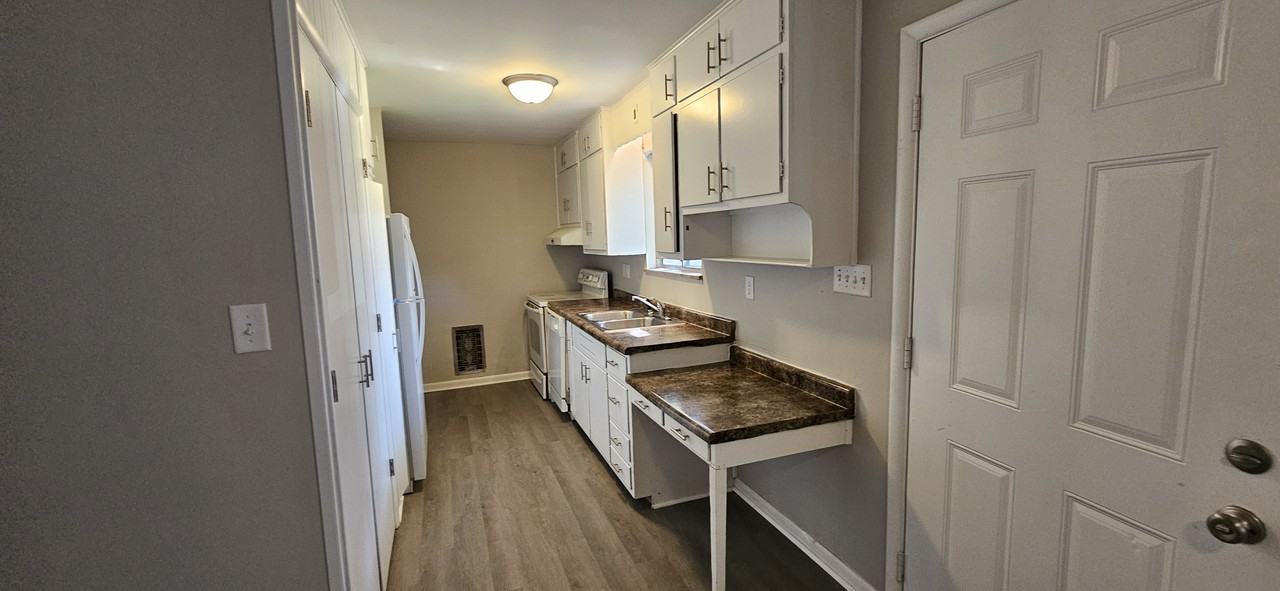 1434 Campbell Ave #1 - Photo 5 of 10