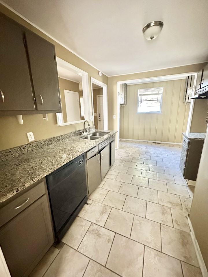 1136 Broad St #1 - Photo 3 of 9