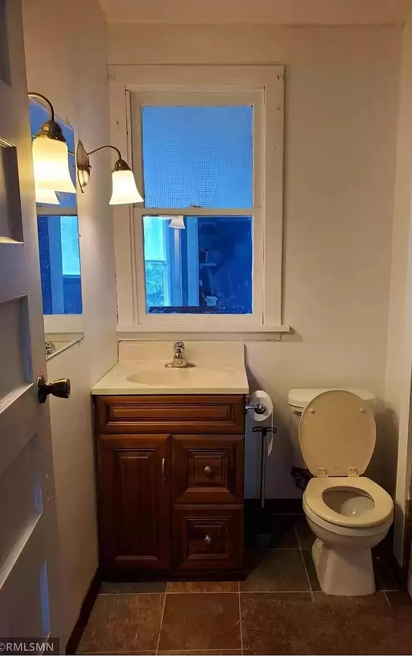 621 Morgan Ave N #1 - Photo 3 of 9