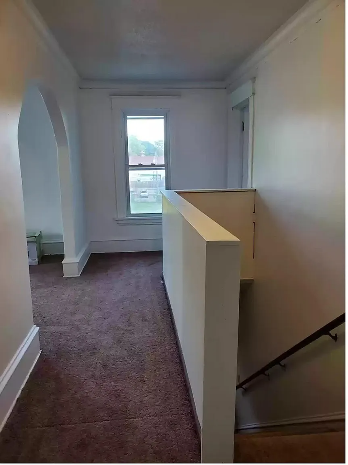 621 Morgan Ave N #1 - Photo 6 of 9