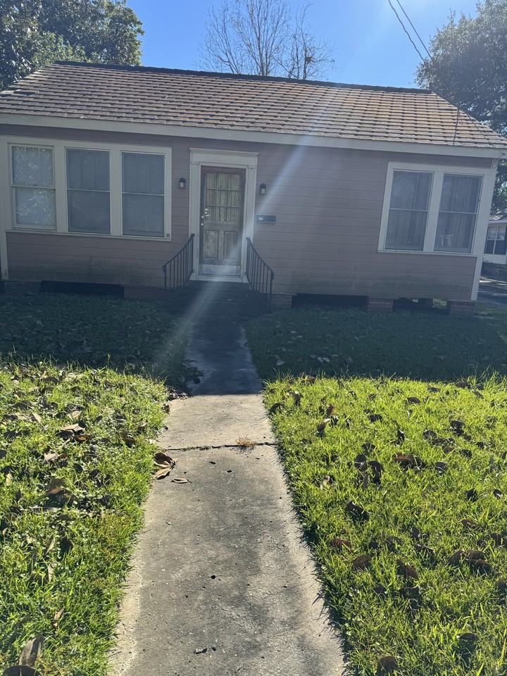 119 W Bertheaud Ave #1 - Photo 5 of 15