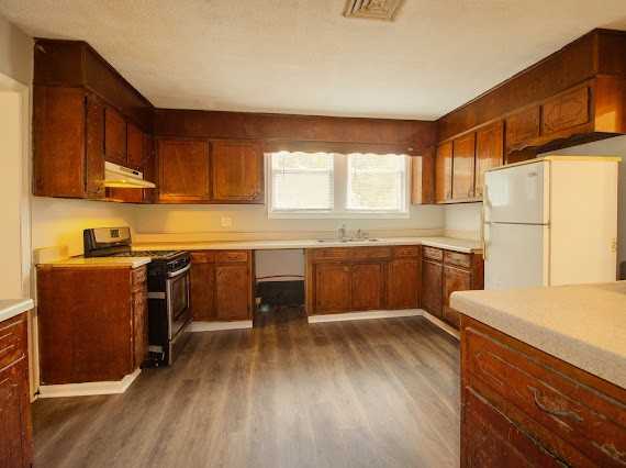 1300 Gulfport St #1 - Photo 4 of 11