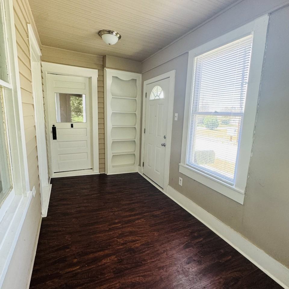 1109 Main Ave - Photo 2 of 16