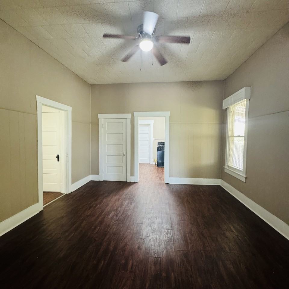 1109 Main Ave - Photo 5 of 16