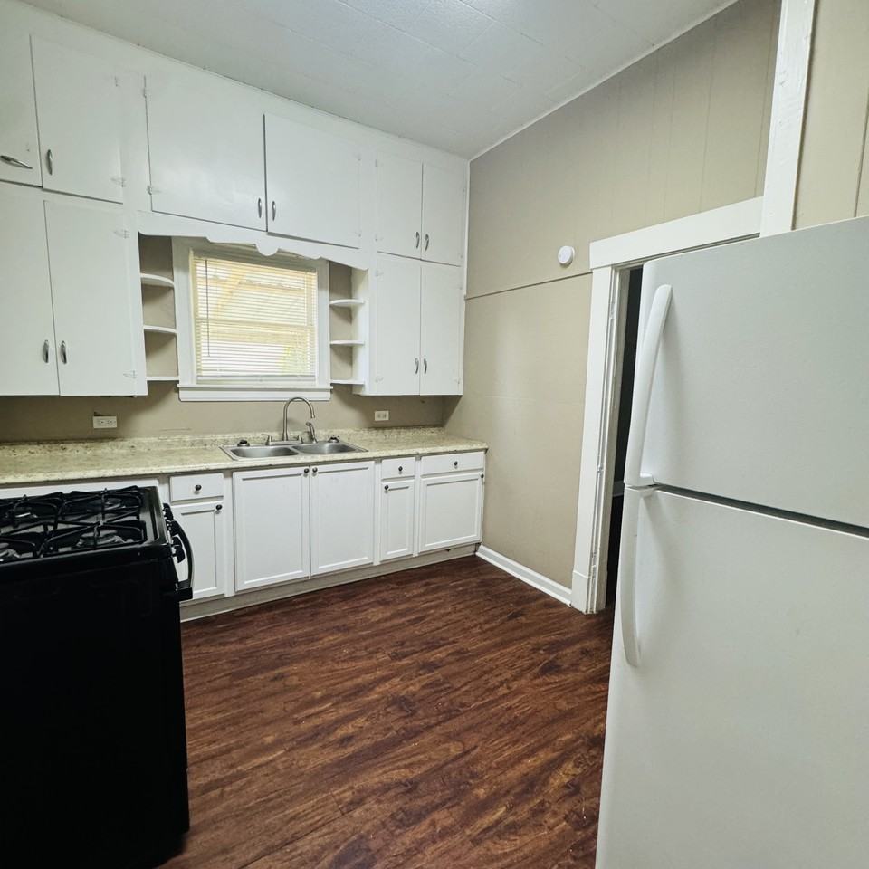 1109 Main Ave - Photo 7 of 16