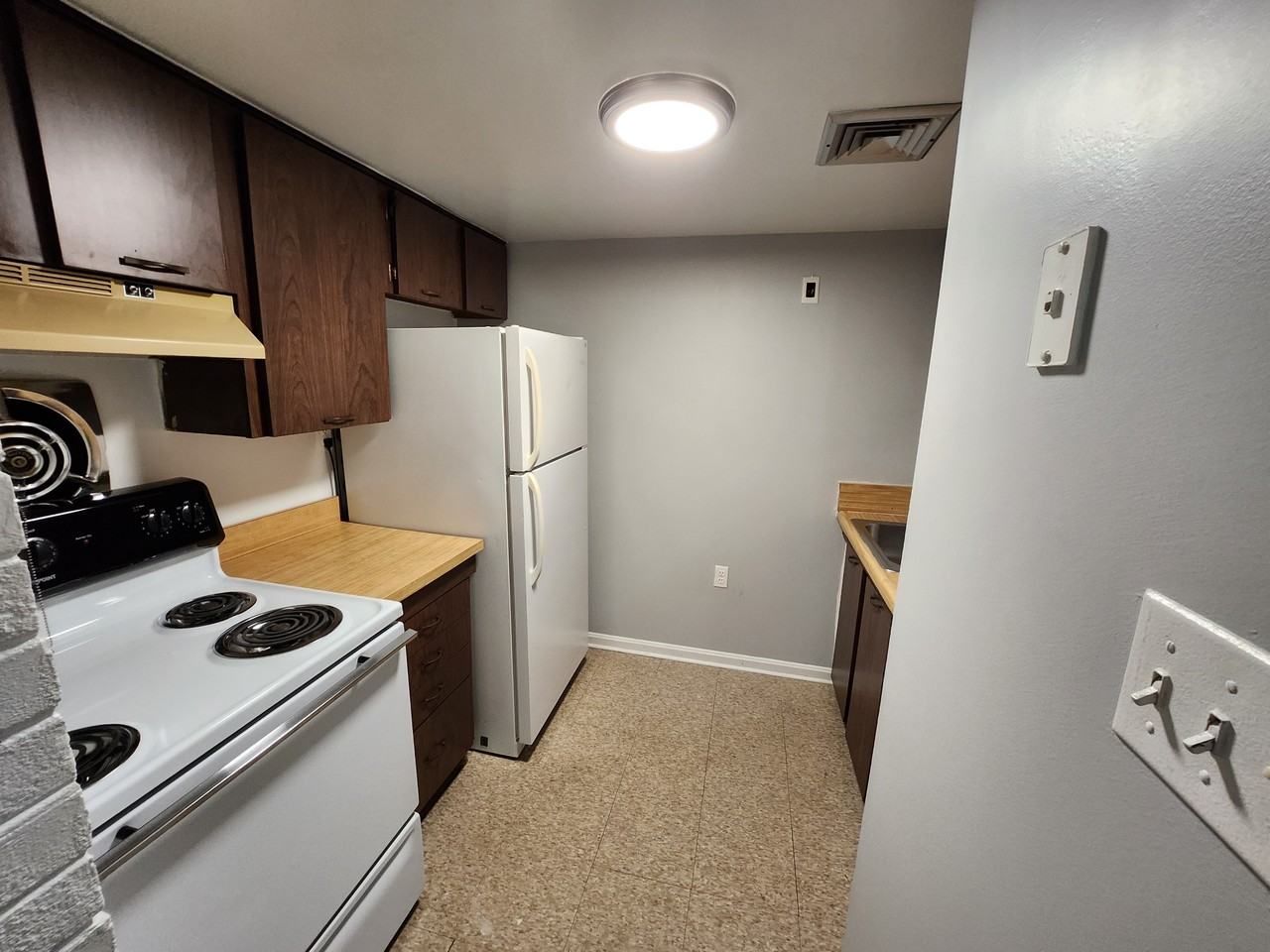 1503 1503 West Street - F #F - Photo 3 of 11