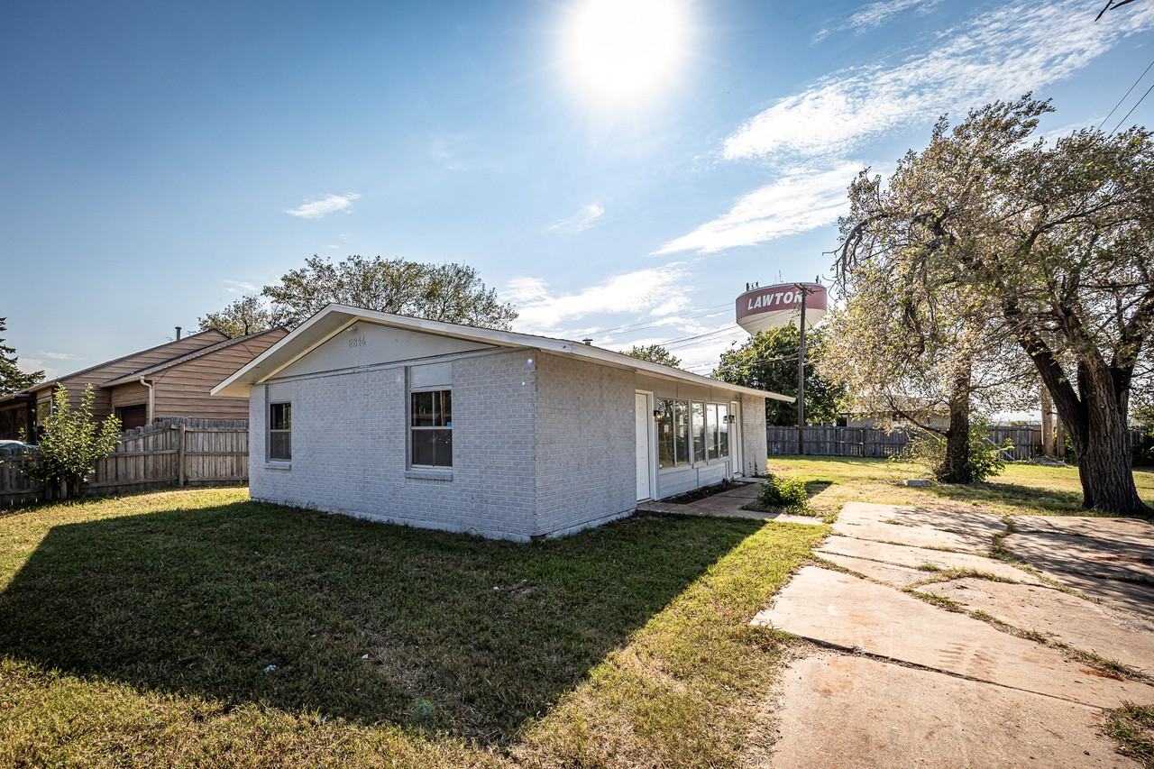 2814 Nw 34th St #1 - Photo 3 of 24