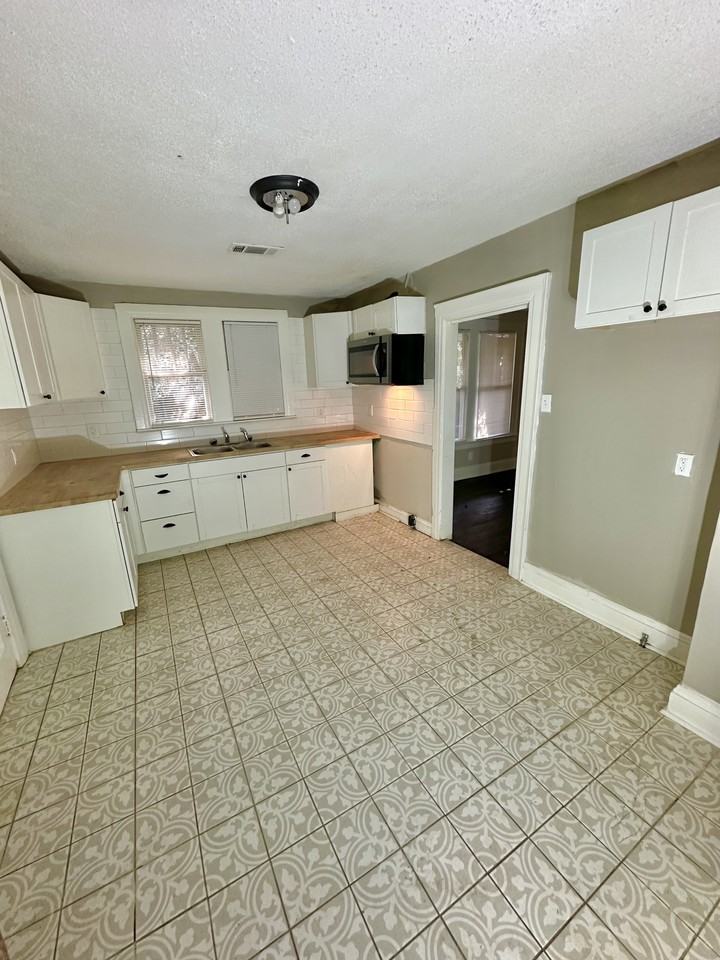 2509 Poplar St #1 - Photo 3 of 9