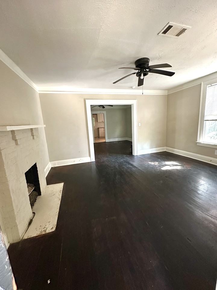 2509 Poplar St #1 - Photo 4 of 9