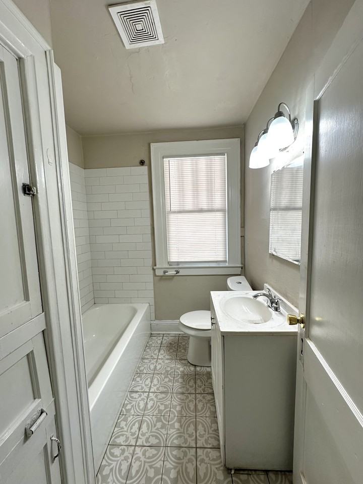 2509 Poplar St #1 - Photo 5 of 9