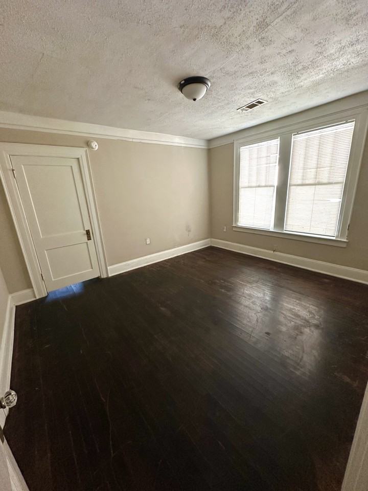 2509 Poplar St #1 - Photo 7 of 9