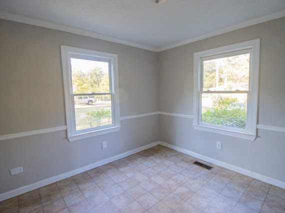 912 Meadowbrook Dr #1 - Photo 3 of 9