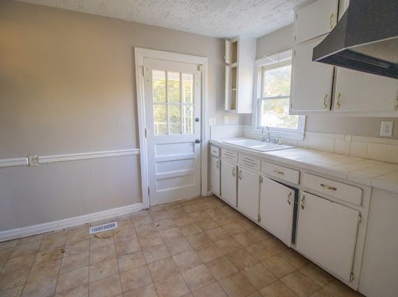 912 Meadowbrook Dr #1 - Photo 4 of 9