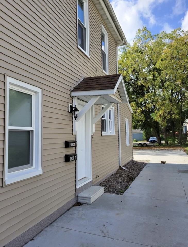 1907 College Street #1907 - Photo 2 of 11