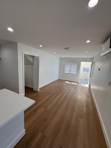 319 319 E. 106th St. - 317 1/4 #317-1-4 - Photo 2 of 8