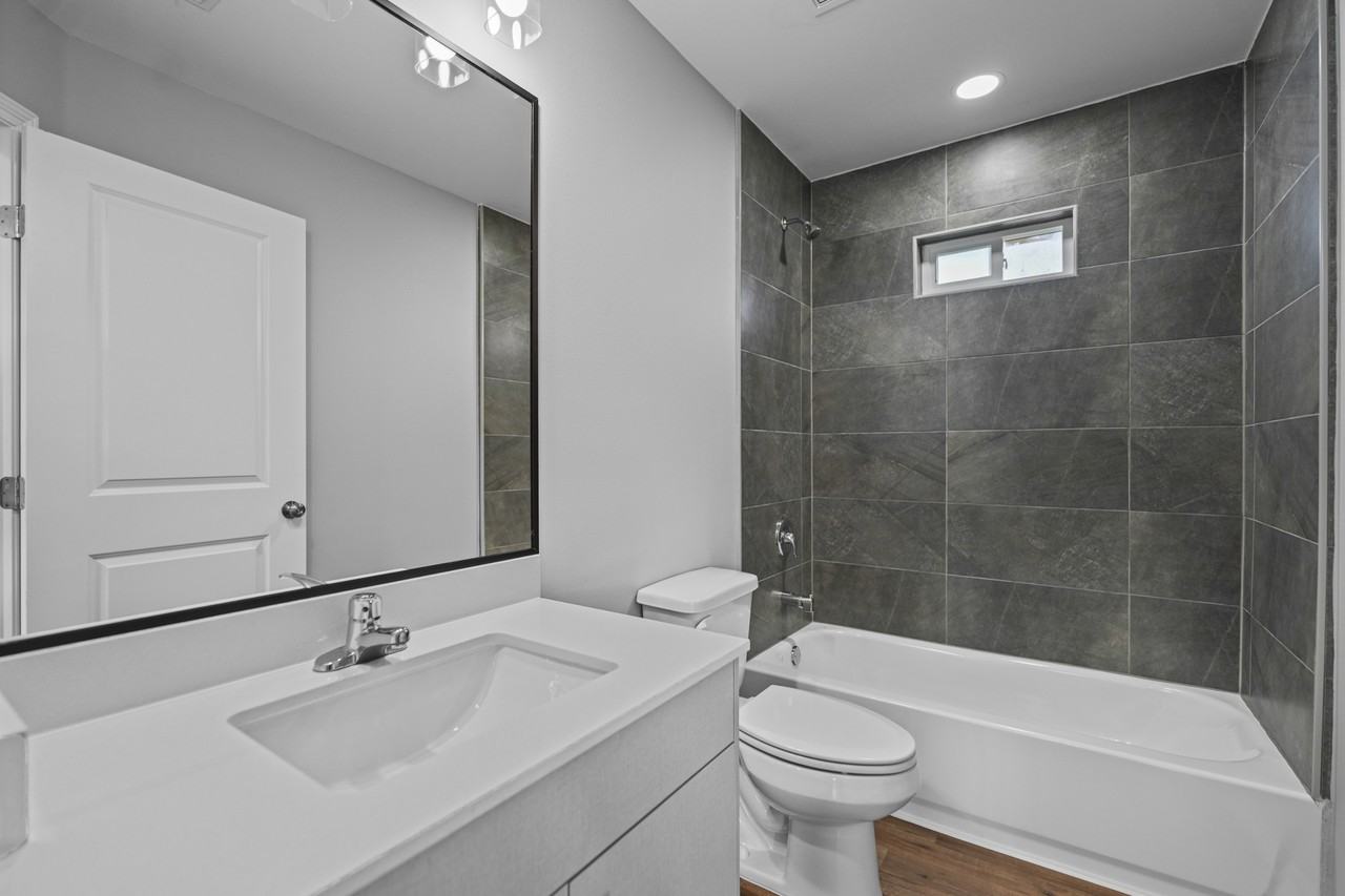 Multi National #13C - Photo 2 of 11