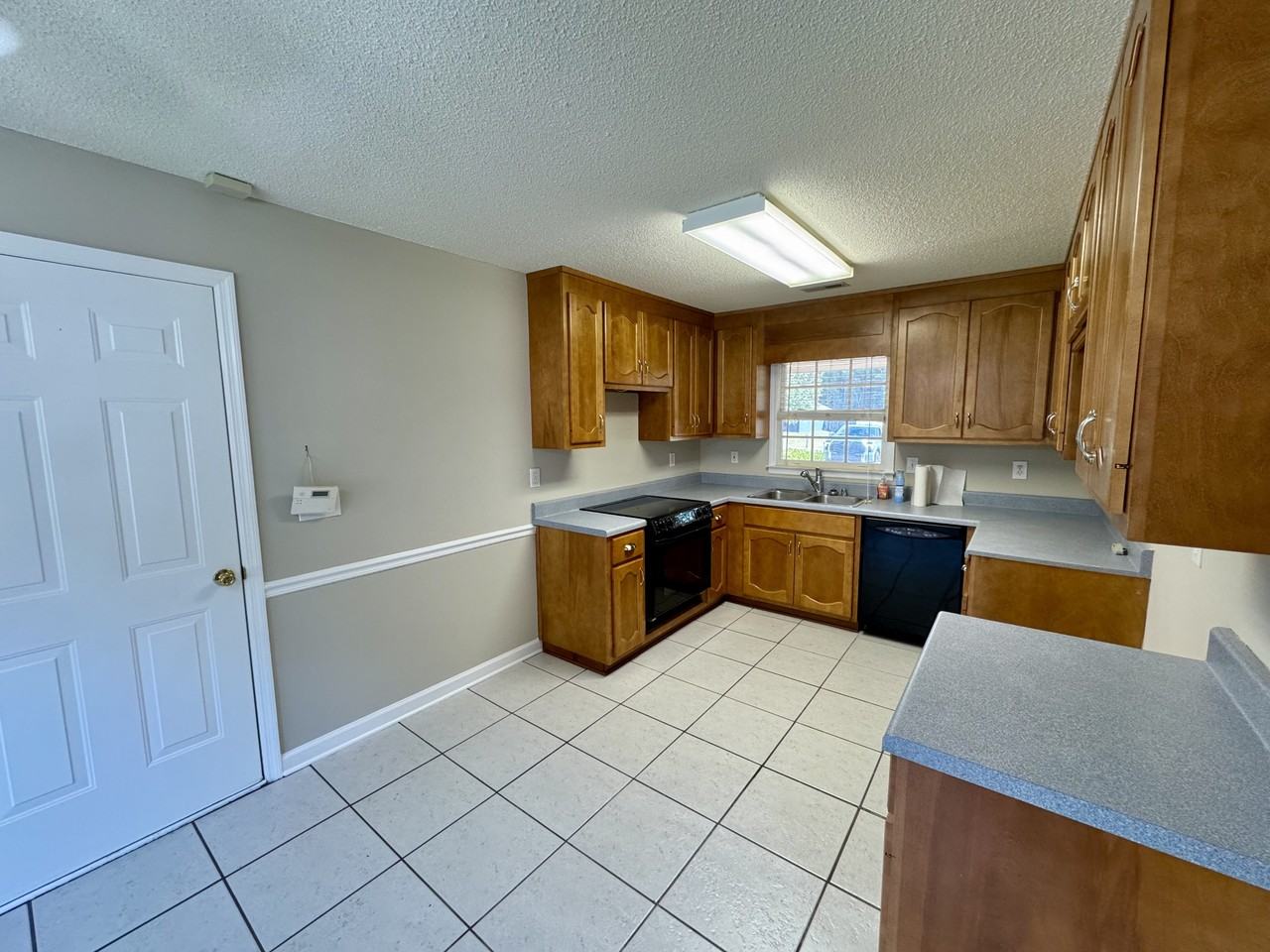 176 Barnstable Ct #1 - Photo 2 of 10