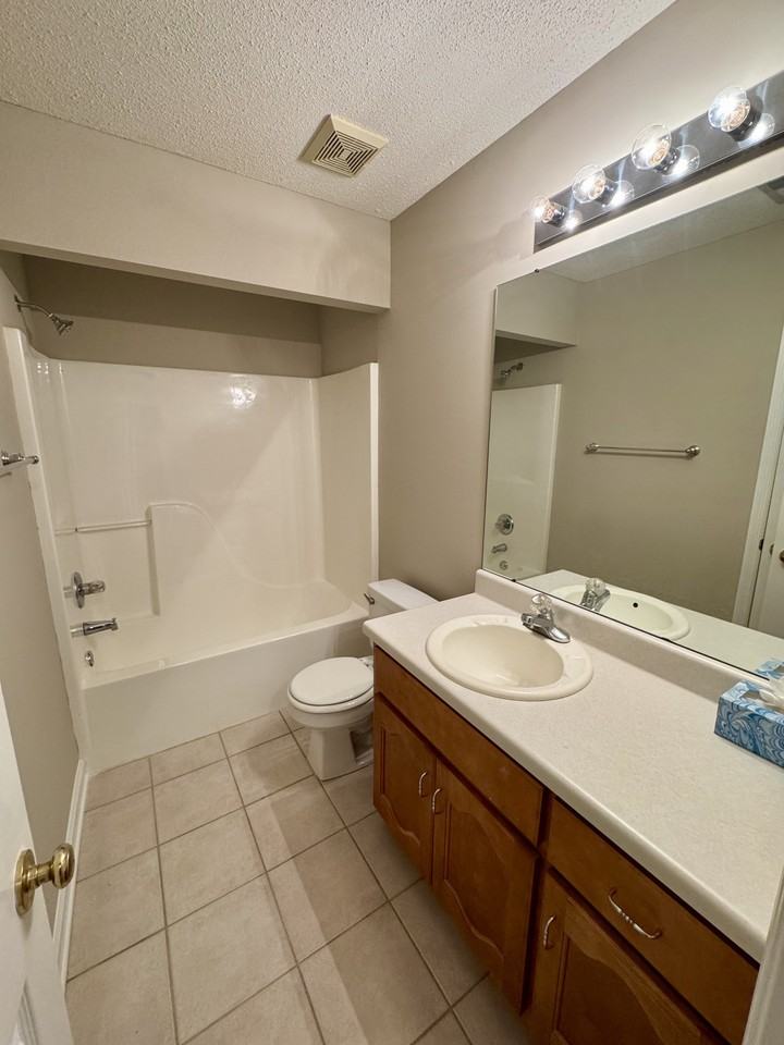 176 Barnstable Ct #1 - Photo 6 of 10