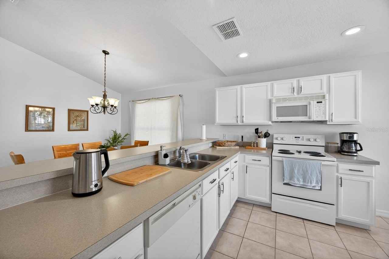 355 High Point Dr - Photo 3 of 15