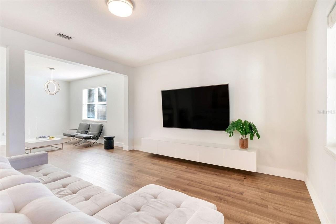 11949 Verrazano Dr - Photo 7 of 49