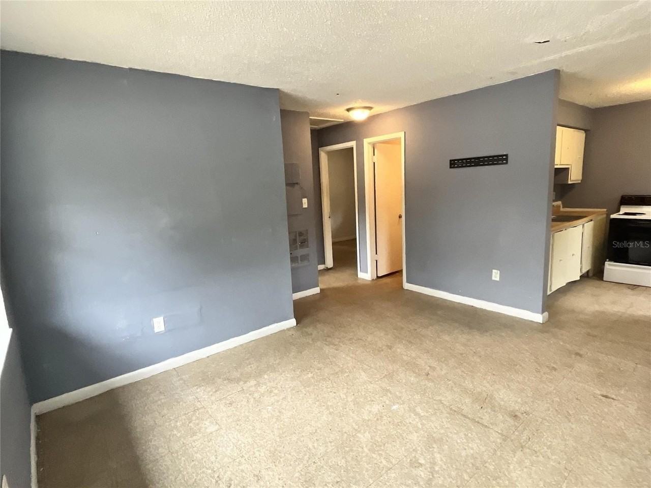 402 Terry St - Photo 2 of 12