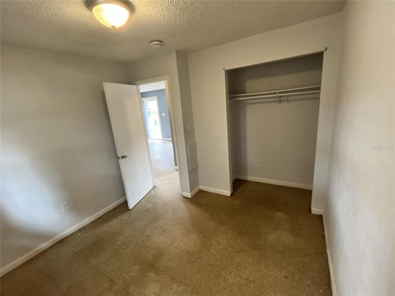 402 Terry St - Photo 5 of 12