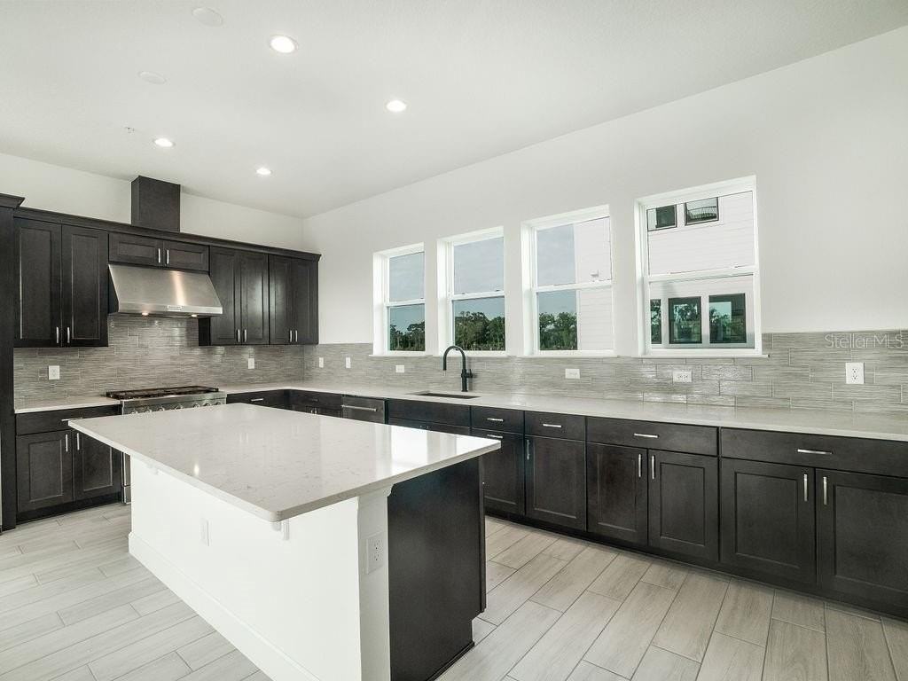 2050 Packing District Way - Photo 6 of 35