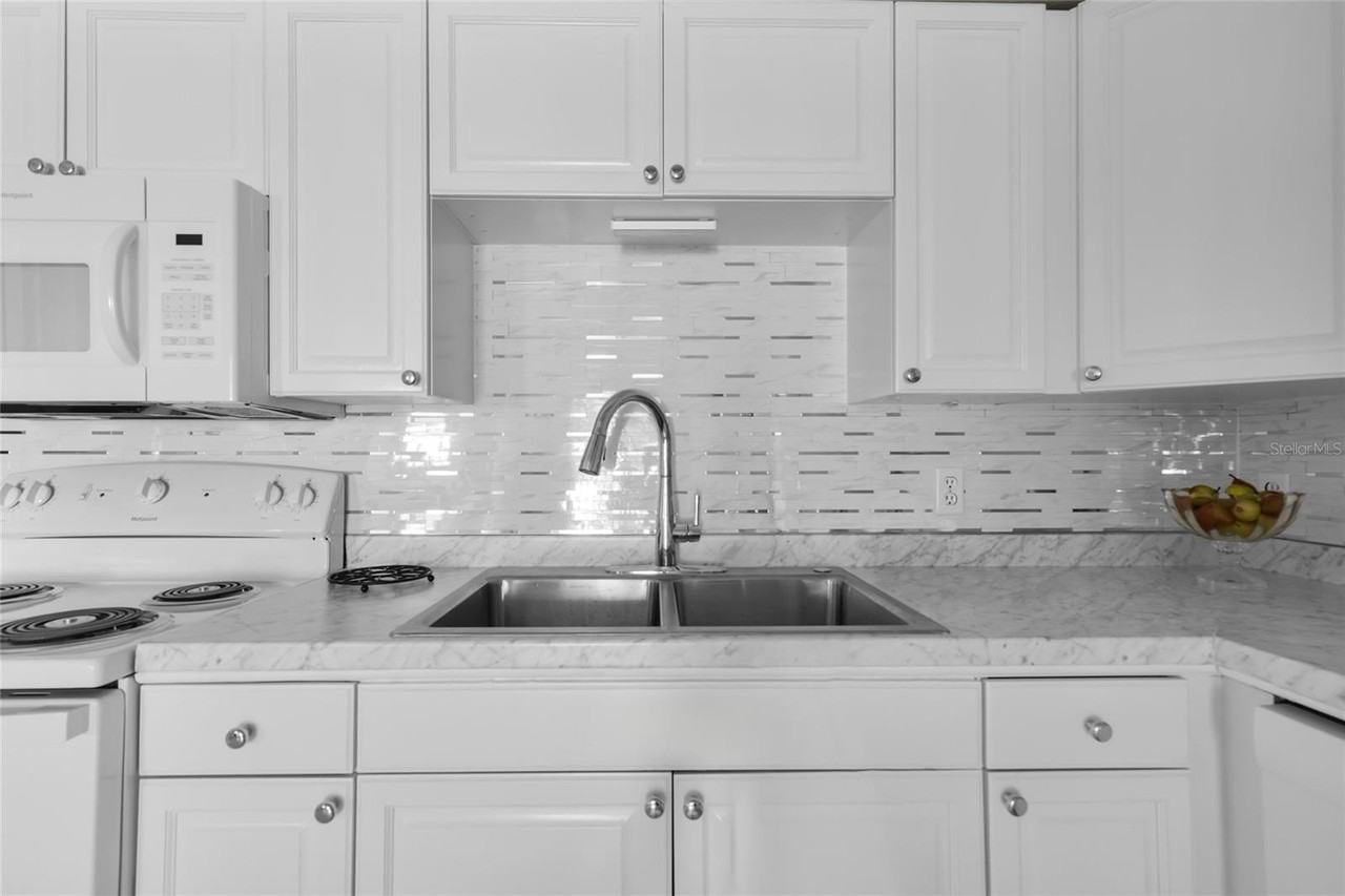 588 Fairways Ln #E204 - Photo 5 of 16