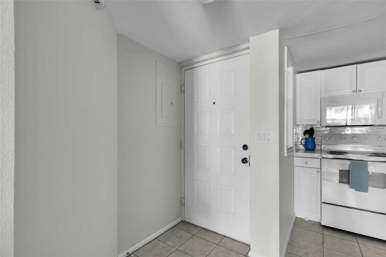 588 Fairways Ln #E204 - Photo 7 of 16