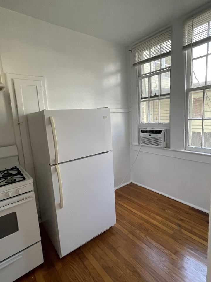 7825 Saint Charles Ave #B - Photo 4 of 7